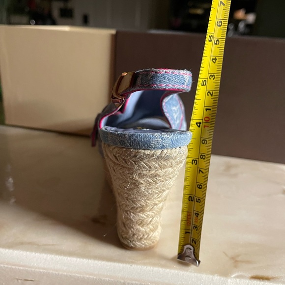 🆕 Louis Vuitton Monogrammed Denim Wedges - Picture 4 of 9